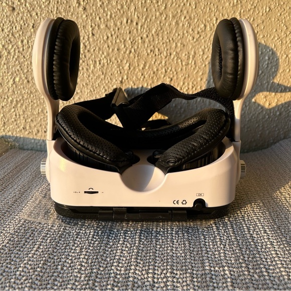 Arcadia Virtual Reality Headset 360 white and black NEW NIB - Picture 9 of 13
